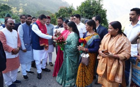 विधानसभा सत्र के लिए गैरसैंण आगमन पर मुख्यमंत्री पुष्कर सिंह धामी का भव्य स्वागत, गौचर, कर्णप्रयाग सहित विभिन्न स्थानों पर स्थानीय लोगों ने पुष्प वर्षा कर किया मुख्यमंत्री का स्वागत