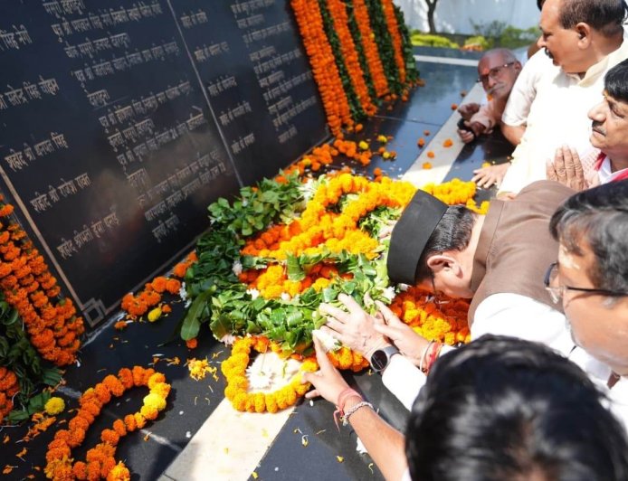रामपुर तिराहा में शहीदों को श्रद्धांजलि: सीएम धामी की अहम घोषणाएं