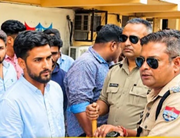 डीबीएस कॉलेज छात्रसंघ चुनाव के बाद एनएसयूआई और एबीवीपी के बीच विवाद, दो छात्रों के साथ मारपीट का मामला