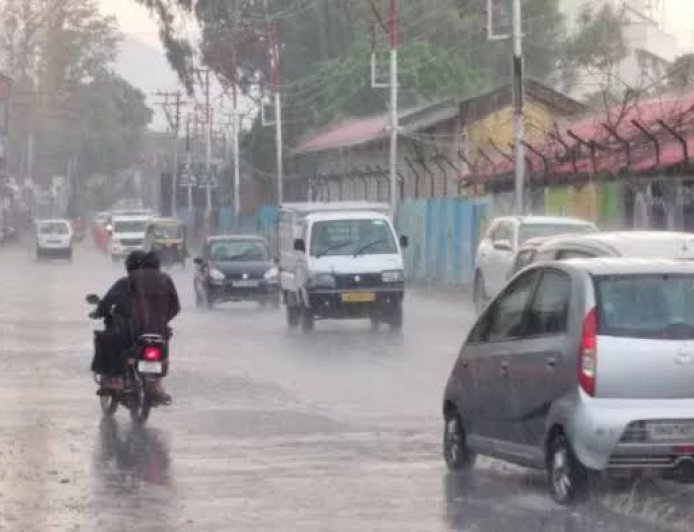 उत्तराखंड में मौसम में अचानक परिवर्तन, देहरादून में हुई झमाझम बारिश और केदारनाथ में बर्फबारी