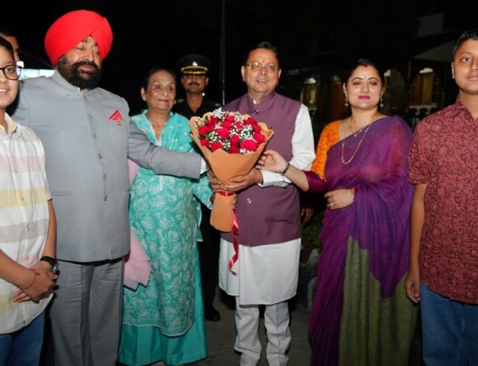Dehradun:-मुख्यमंत्री पुष्कर धामी ने की राज्यपाल गुरमीत सिंह के उत्तराखण्ड में योगदान,मार्गदर्शन और जनसेवा के प्रयासों की सराहना