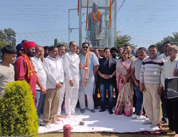 उधमसिंह नगर में याद किए गए पo नारायण दत्त तिवारी. योगदान को किया याद, प्रतिमा पर माल्यार्पण कर दी श्रद्धांजलि ।।