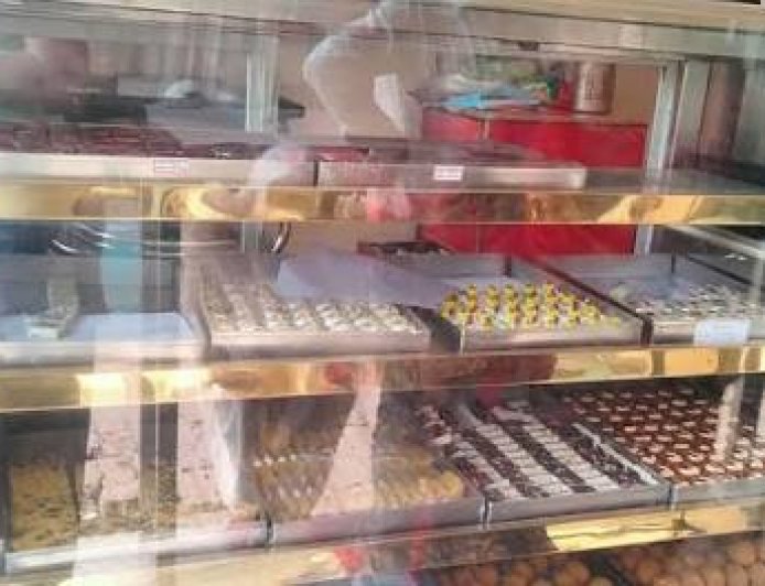 26 अक्टूबर से खुली मिठाइयों पर भी लिखनी होगी निर्माण और एक्सपायरी डेट।