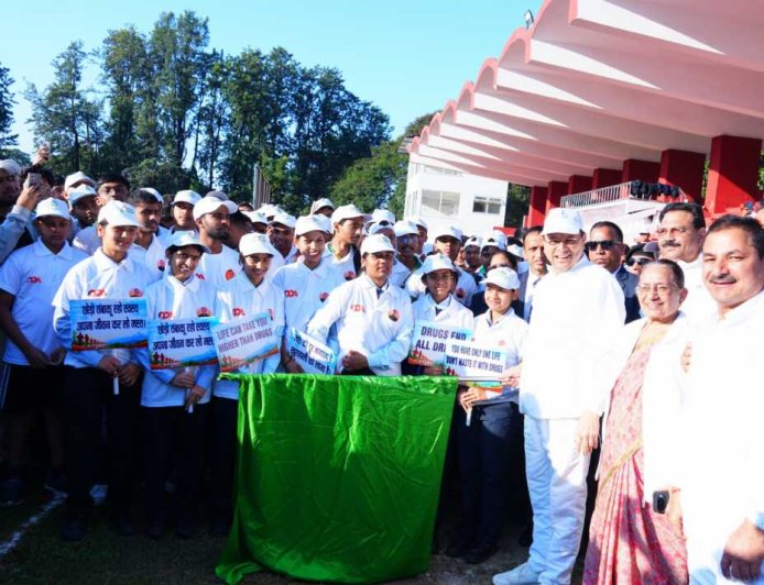 मुख्यमंत्री ने ड्रग फ्री उत्तराखंड वॉकथॉन को दिखाई हरी झंडी।
