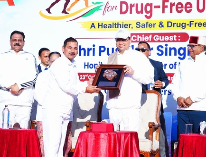 मुख्यमंत्री ने नशामुक्त उत्तराखण्ड वॉकथॉन को दिखाई हरी झंडी, कहा नशे के खिलाफ लड़ाई केवल सरकार और पुलिस की नहीं, पूरे समाज की साझा जिम्मेदारी