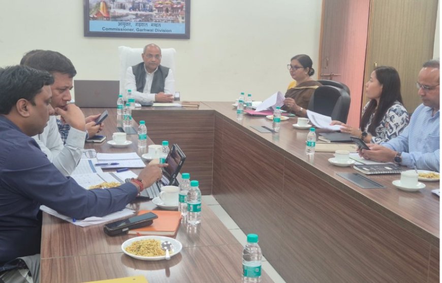 गढ़वाल आयुक्त का कड़ा रुख: तय समय में सड़कें गड्ढामुक्त न होने पर चेतावनी