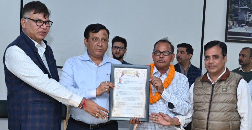 सभी के चहेते सूचना विभाग कर्मी रईस अहमद हुए रिटायर